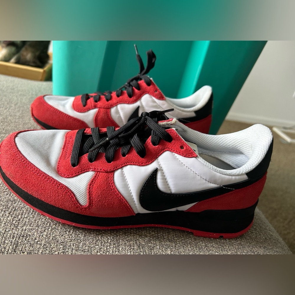 Women’s Nike Red, Black, White Sneakers - Picture 2 of 3